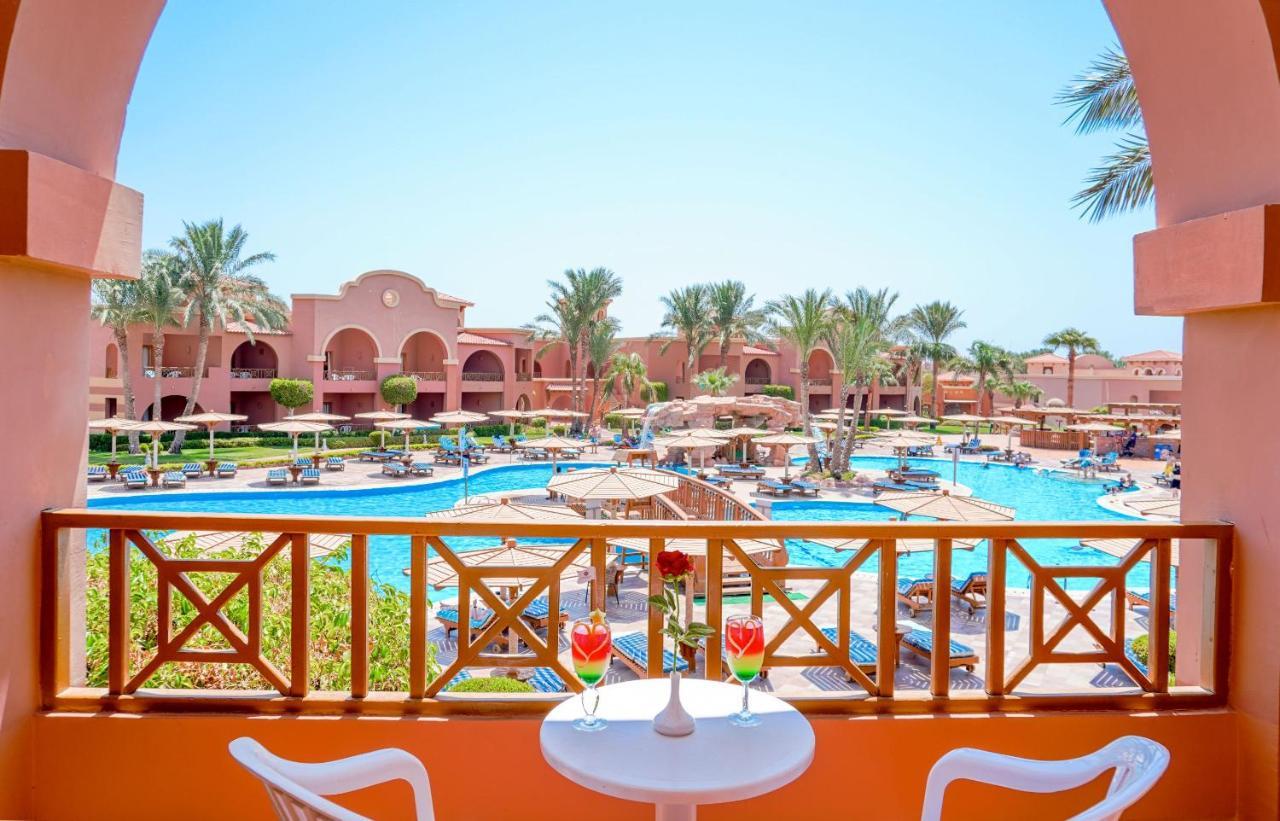 Charmillion Gardens Aquapark Hotell Sharm el-Sheik Eksteriør bilde View of the pool at the hotel
