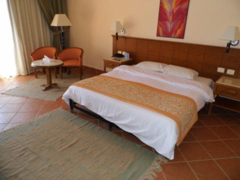 Charmillion Gardens Aquapark Hotell Sharm el-Sheik Eksteriør bilde A bedroom at the hotel