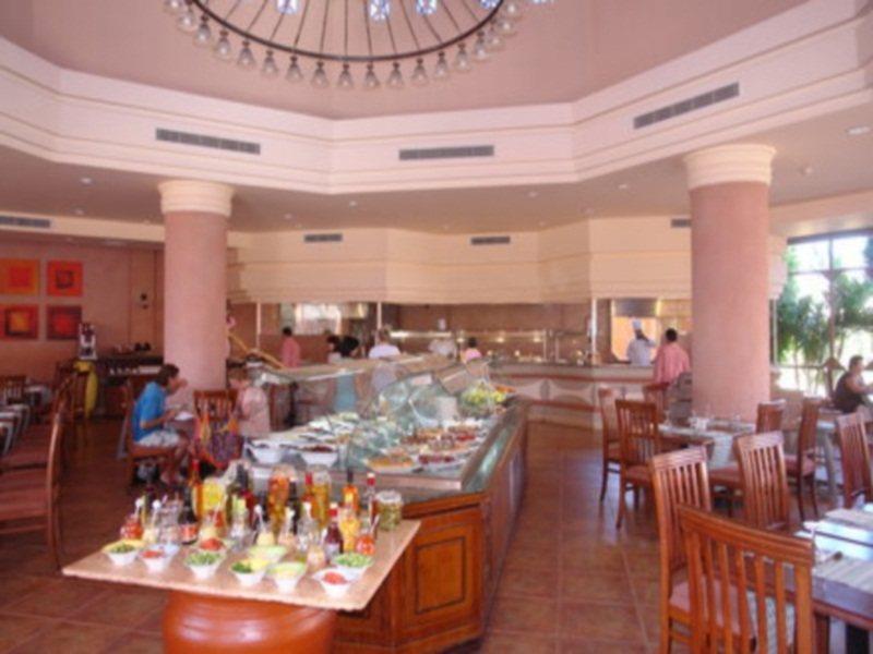 Charmillion Gardens Aquapark Hotell Sharm el-Sheik Eksteriør bilde A buffet at a hotel